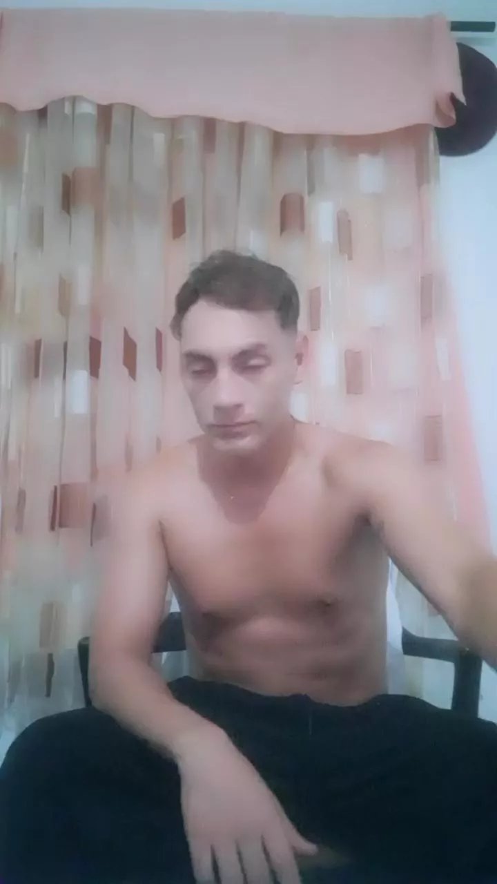 Offline CamiloLancret88 on Cam4