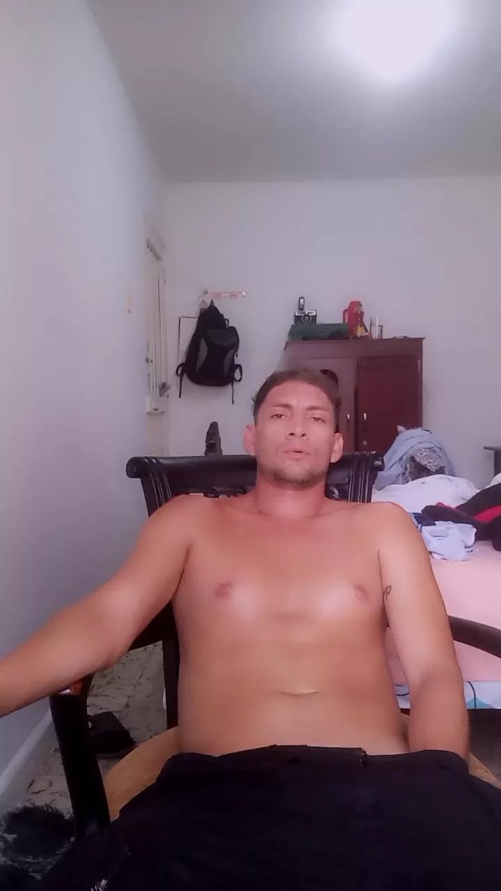 Offline CamiloLancret88 on Cam4