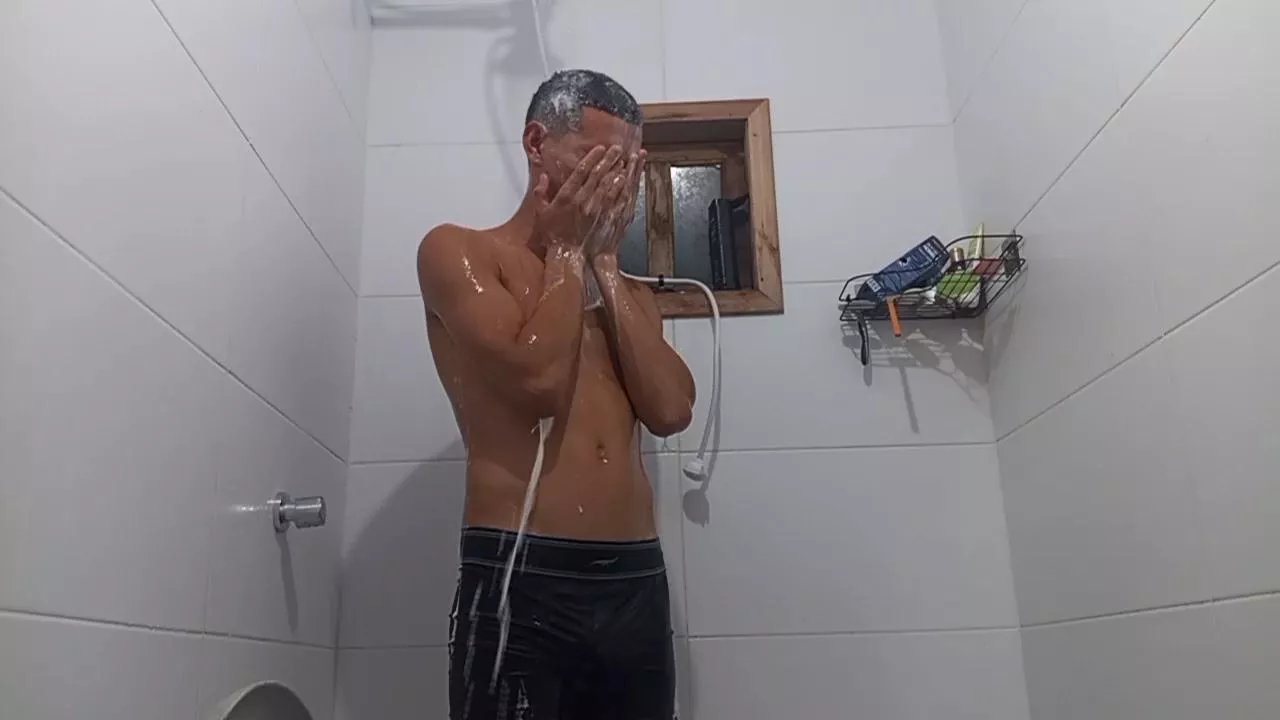 Offline Lenilson2024 on Cam4