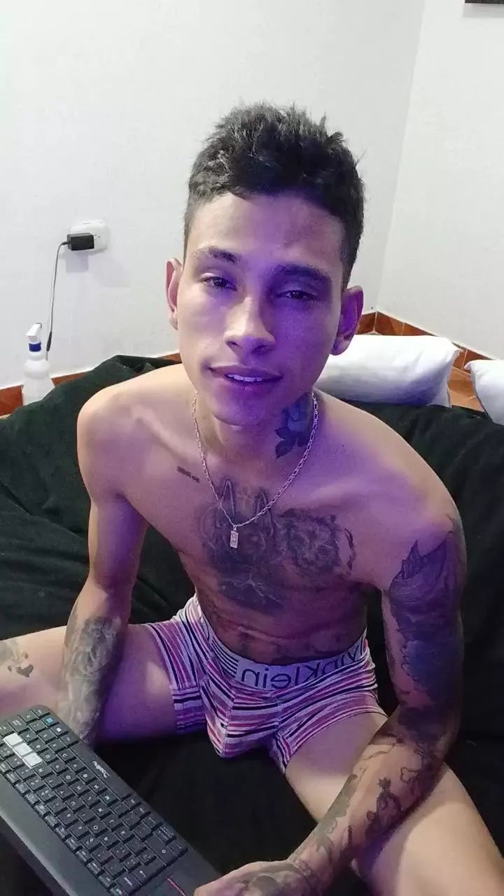 Offline MonkeyD_66 on Cam4