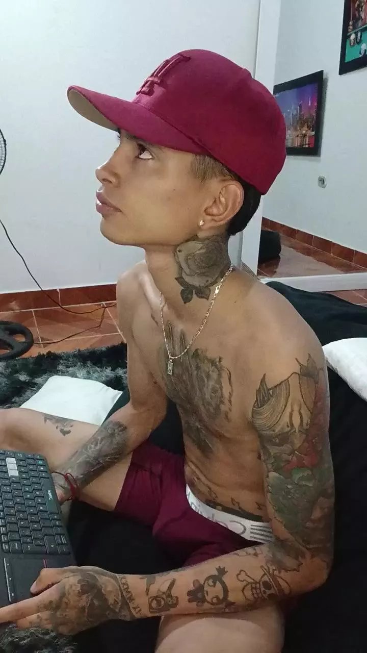 Offline MonkeyD_66 on Cam4