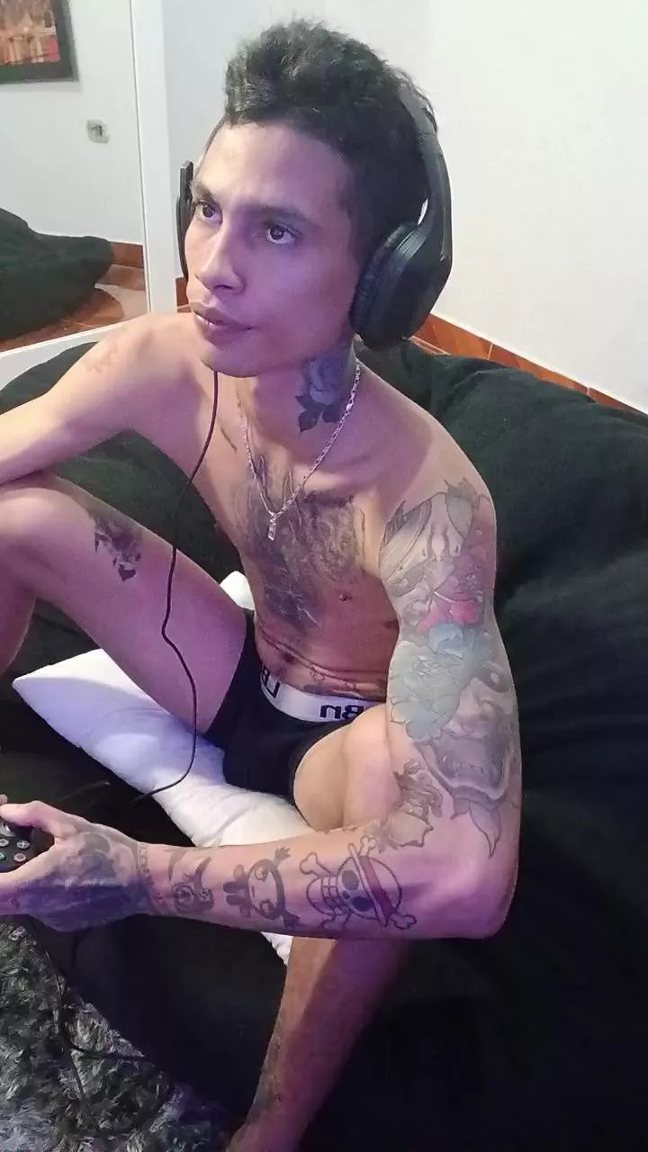 Offline MonkeyD_66 on Cam4