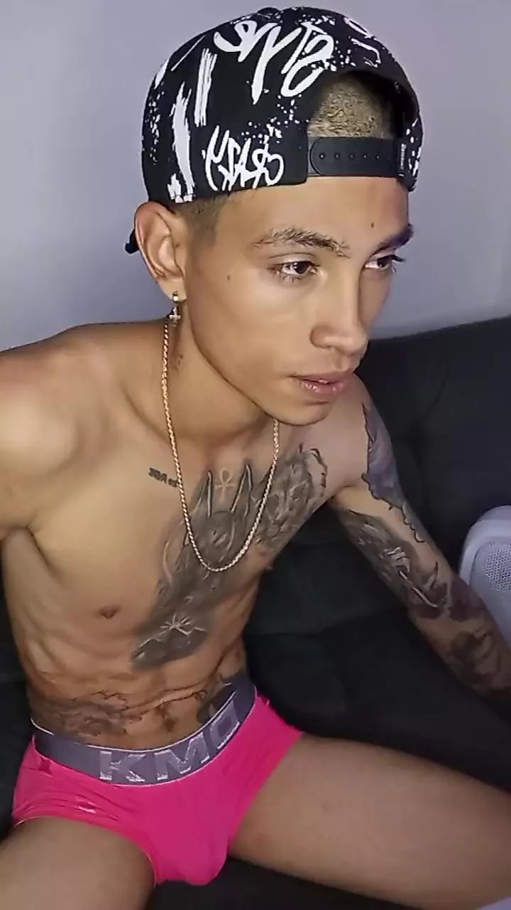 Offline MonkeyD_66 on Cam4