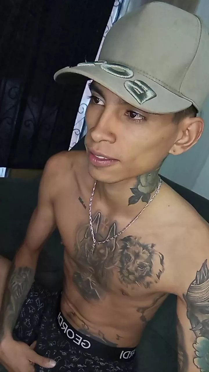 Offline MonkeyD_66 on Cam4