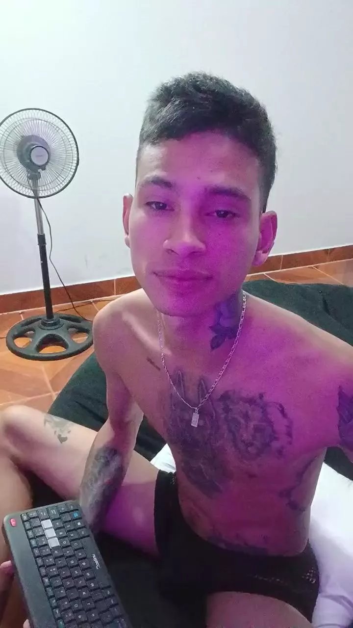 Offline MonkeyD_66 on Cam4