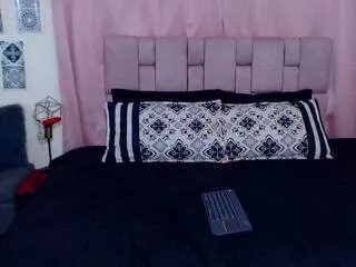 Freechat amy_roger on Flirt4Free
