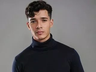 Freechat cristofer_hanks on Flirt4Free