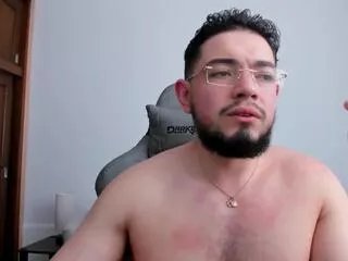 Freechat luigi_white on Flirt4Free