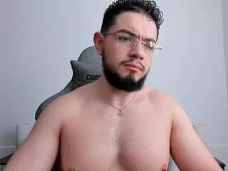 Freechat luigi_white on Flirt4Free