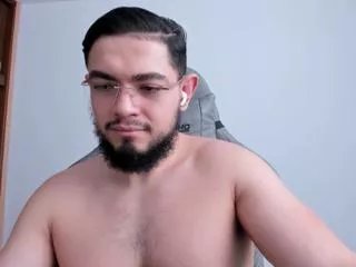 Freechat luigi_white on Flirt4Free