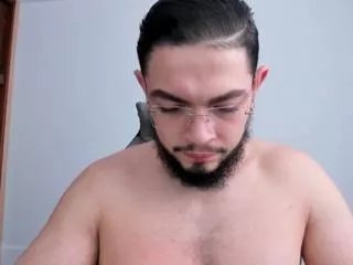 Freechat luigi_white on Flirt4Free