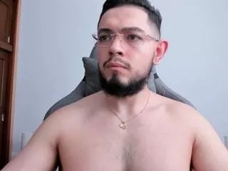 Freechat luigi_white on Flirt4Free