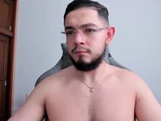 Freechat luigi_white on Flirt4Free