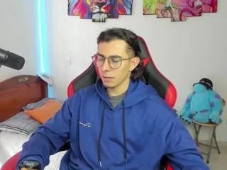 Offline max_hunterr on Flirt4Free