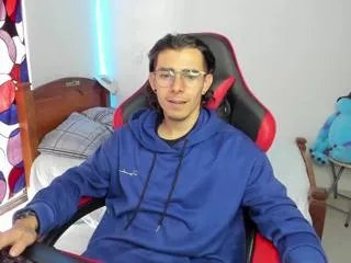 Offline max_hunterr on Flirt4Free