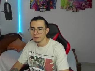 Offline max_hunterr on Flirt4Free