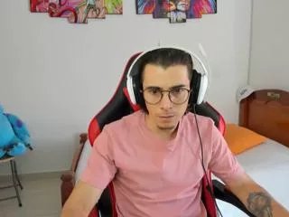 Offline max_hunterr on Flirt4Free