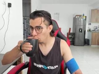 Offline max_hunterr on Flirt4Free