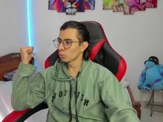 Offline max_hunterr on Flirt4Free