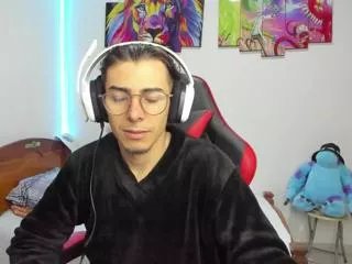 Offline max_hunterr on Flirt4Free