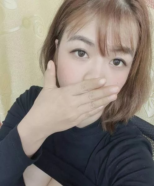 Offline Alinee37 on Streamate