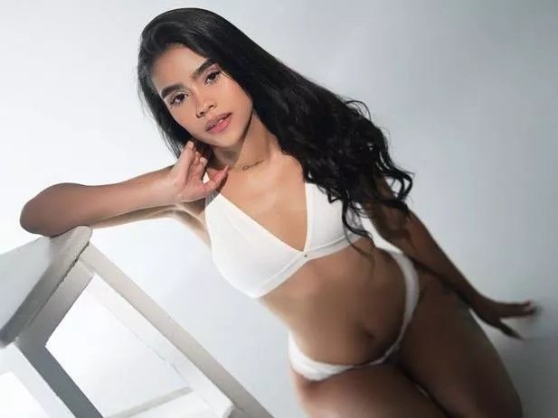 Offline RossieGray on Streamate