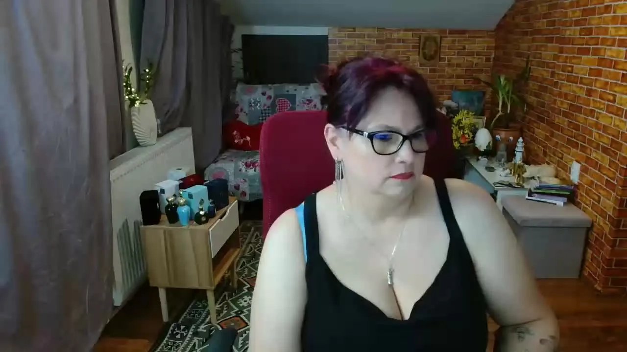 Offline hellen37 on Streamray