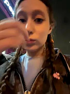 FroggyAnna from StripChat